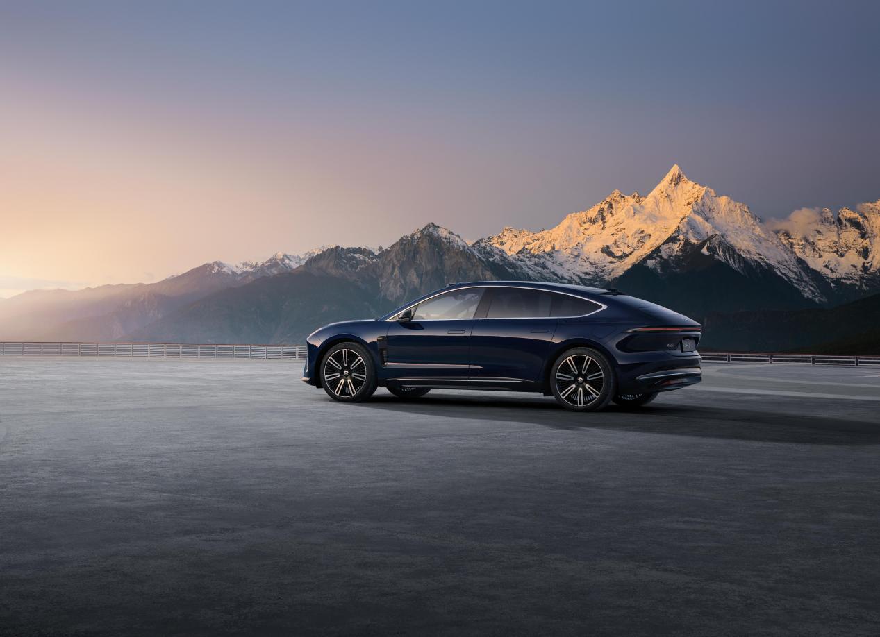 试完蔚来ET9,帕梅车主沉默了:这才是老板该开的车!