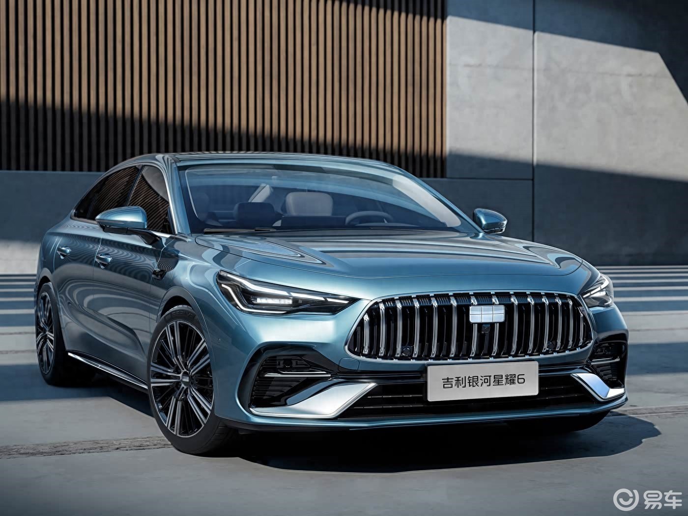 吉利破釜沉舟!B级车7.98万,油耗1.33L,外观帅气