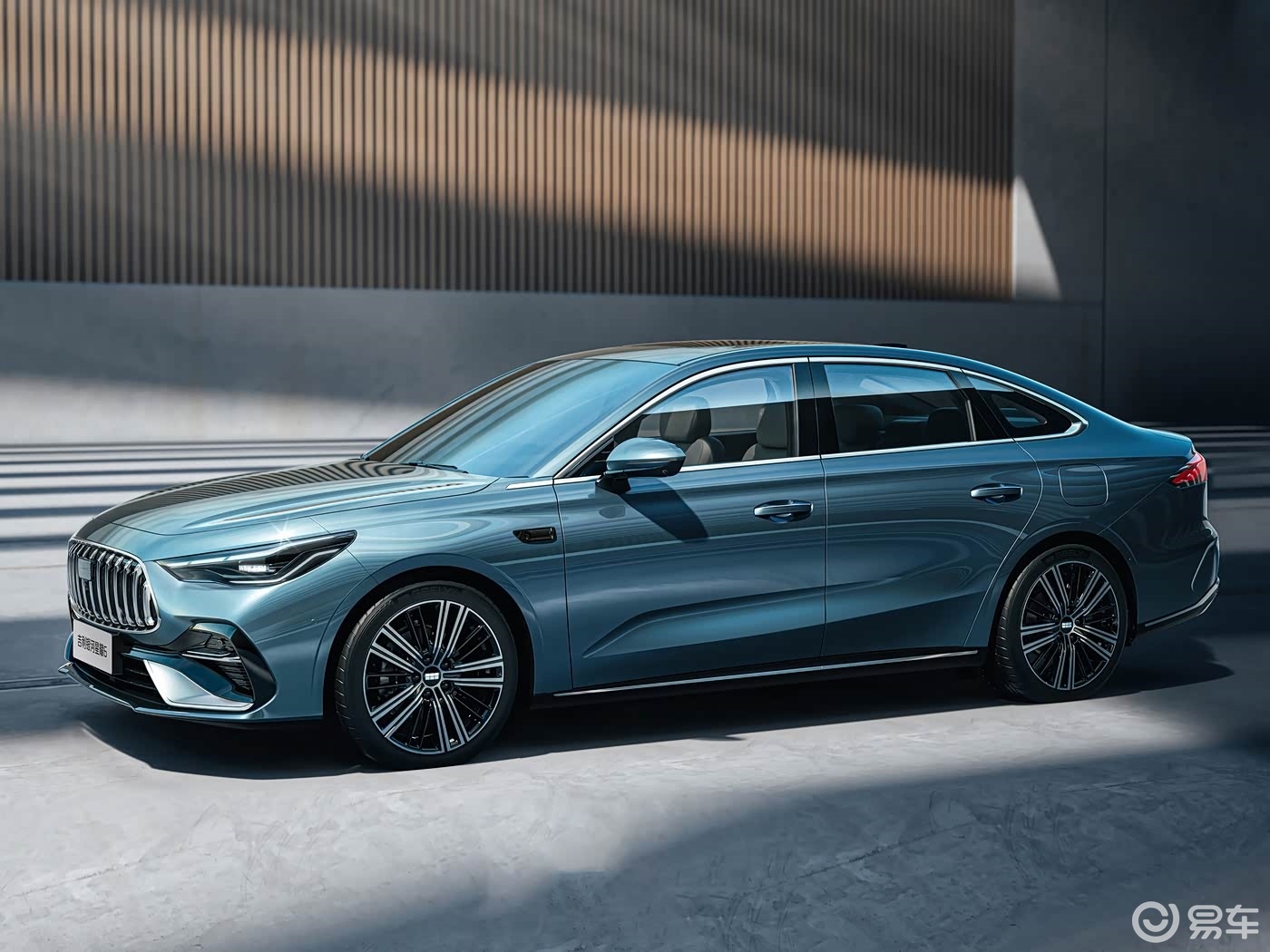 吉利破釜沉舟!B级车7.98万,油耗1.33L,外观帅气