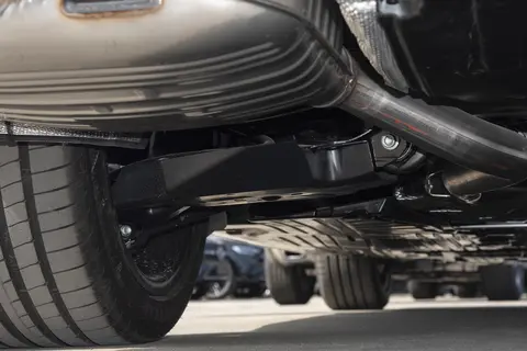 奔驰C级“豪华烦恼”全解码：从发动机异响到底盘松散的实用指南