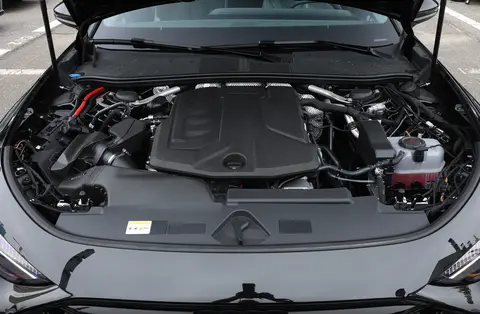 25.58万元起售，还配副驾娱乐屏，一款年轻又智能的豪华燃油车