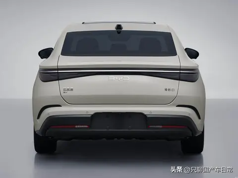 海洋美学新巅峰！海豹07 EV溜背身姿太撩人