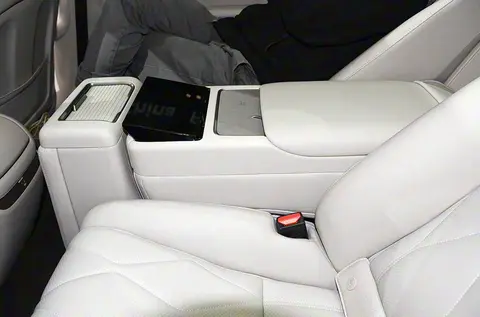 国产又一中大型轿车，广汽昊铂A800上市，无框车门，后排2+1座椅