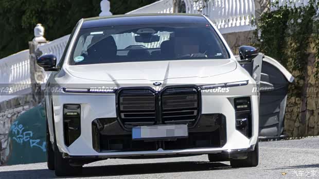 纯粹V8动力回归 预计2027年中旬发布 新款燃油版宝马M760谍照曝光